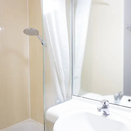 Moulins Hotel 2*
